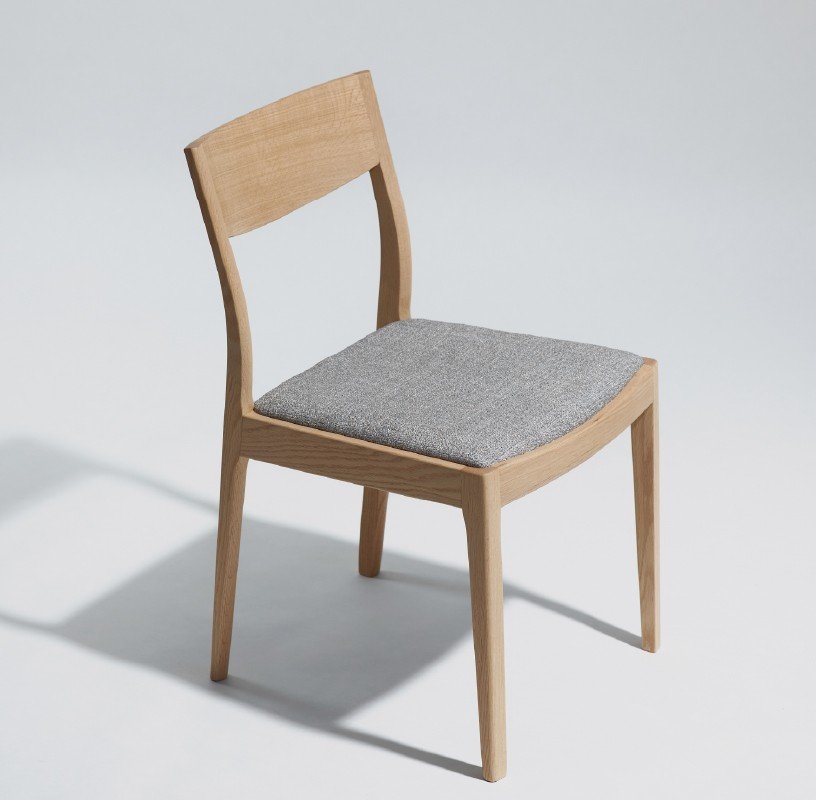 静けさをまとうシンプルなデザイン