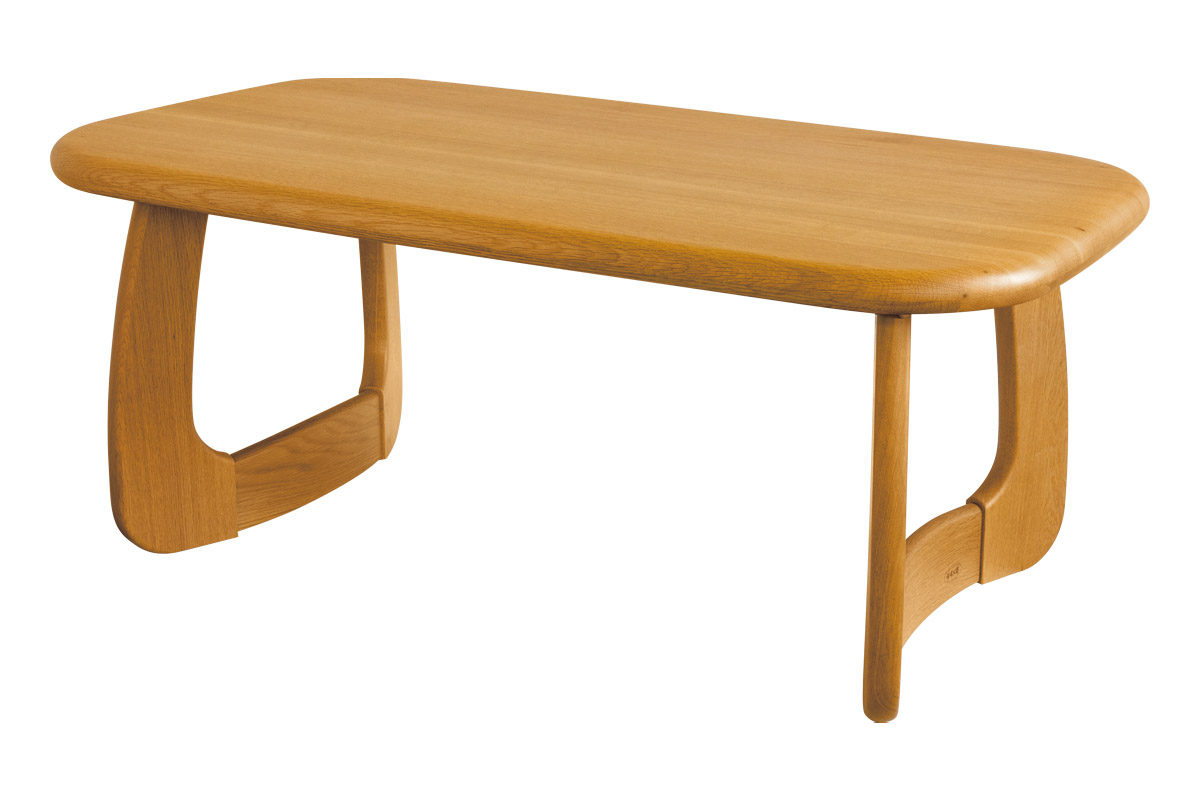 曲線が生み出すやさしいデザインのセンターテーブル