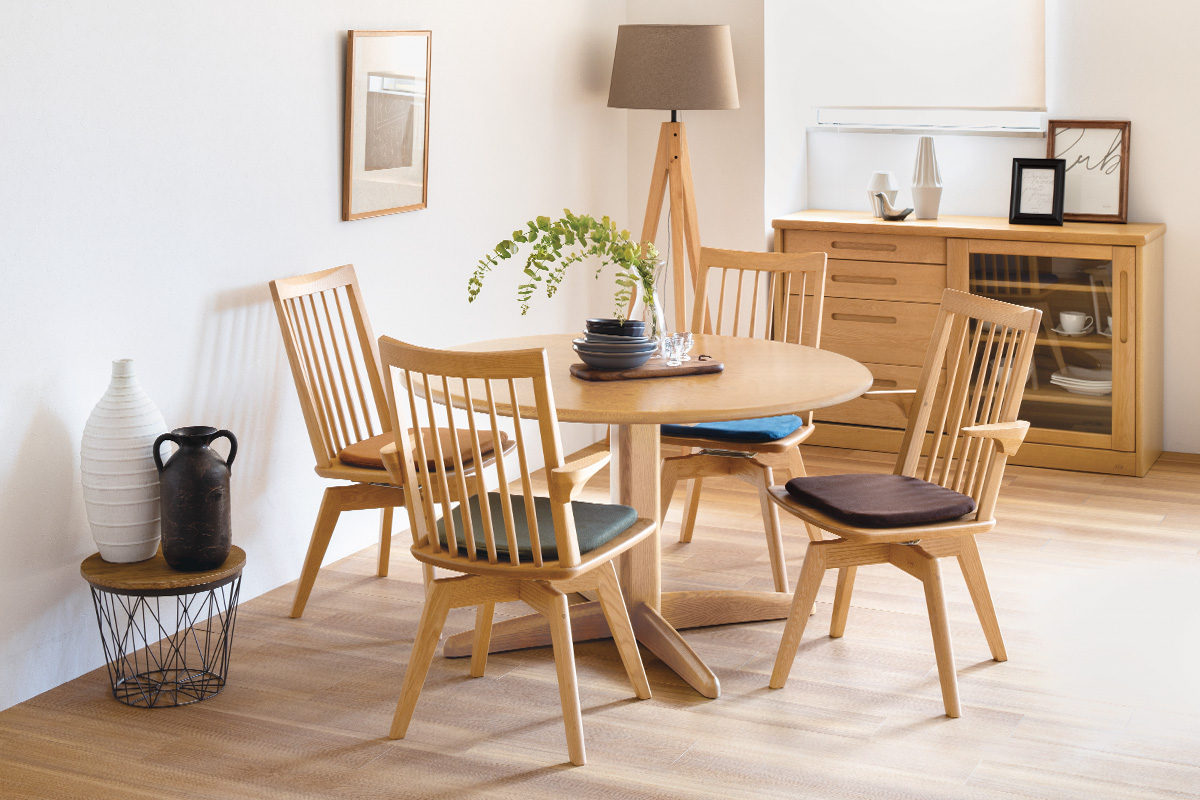 丸い天板で家族の団欒をつくるダイニングテーブル DT-1700｜ダイニング  