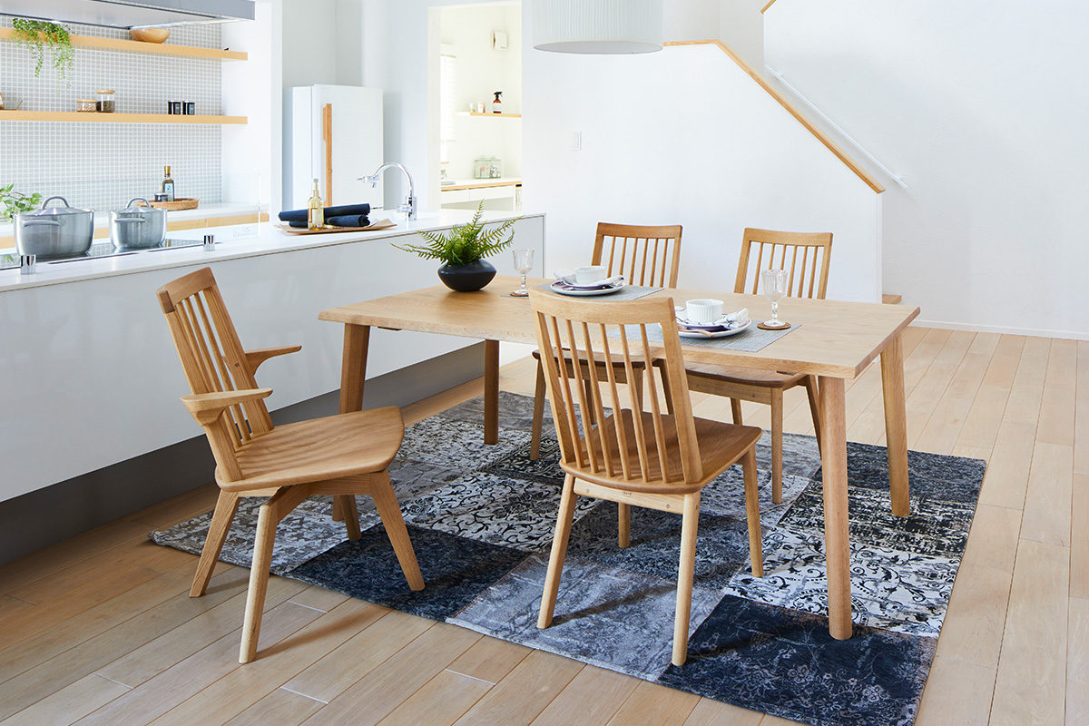 職人の手により加工された耳付き風の天板のダイニングテーブル DT-7400  