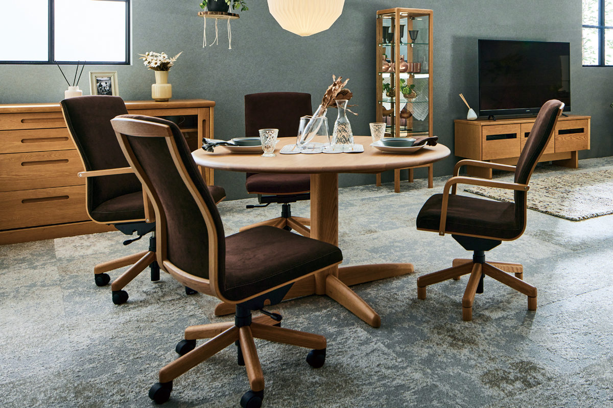 丸い天板で家族の団欒をつくるダイニングテーブル DT-1700｜ダイニング  