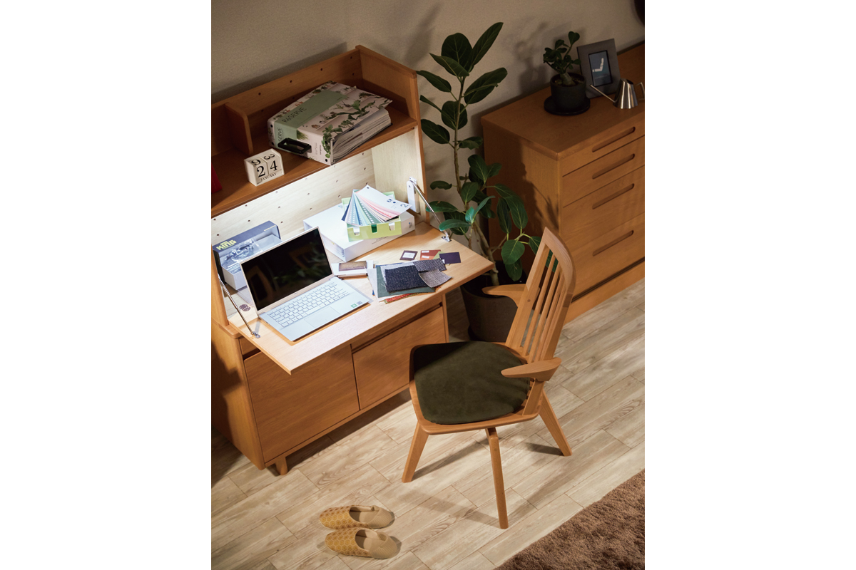 シンプルでコンパクトな大容量｜No.90デスク｜ライティング  